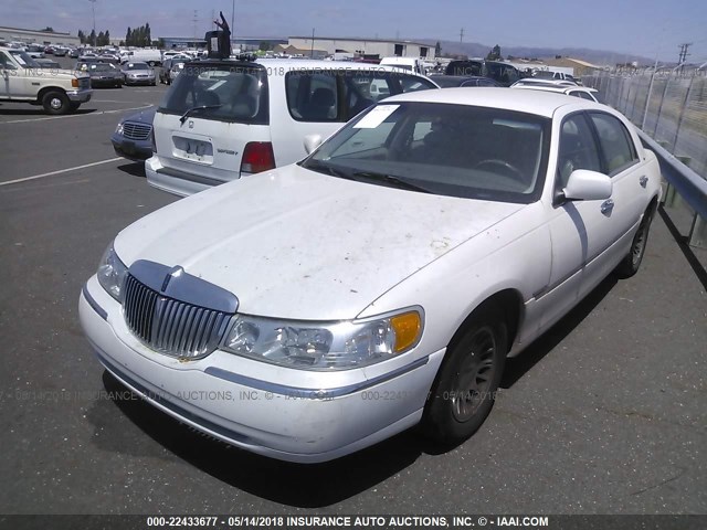1LNFM83WXWY648707 - 1998 LINCOLN TOWN CAR CARTIER WHITE photo 2