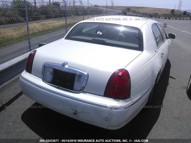 1LNFM83WXWY648707 - 1998 LINCOLN TOWN CAR CARTIER WHITE photo 4