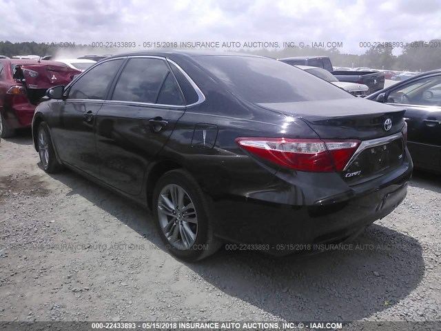 4T1BF1FK5FU096775 - 2015 TOYOTA CAMRY LE/XLE/SE/XSE შავი ფოტო 3