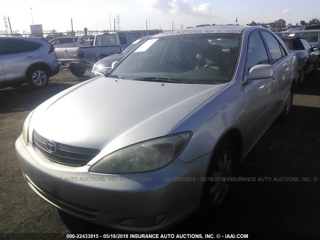 4T1BE32K14U852684 - 2004 TOYOTA CAMRY LE/XLE/SE ვერცხლისფერი ფოტო 2