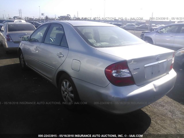 4T1BE32K14U852684 - 2004 TOYOTA CAMRY LE/XLE/SE ვერცხლისფერი ფოტო 3