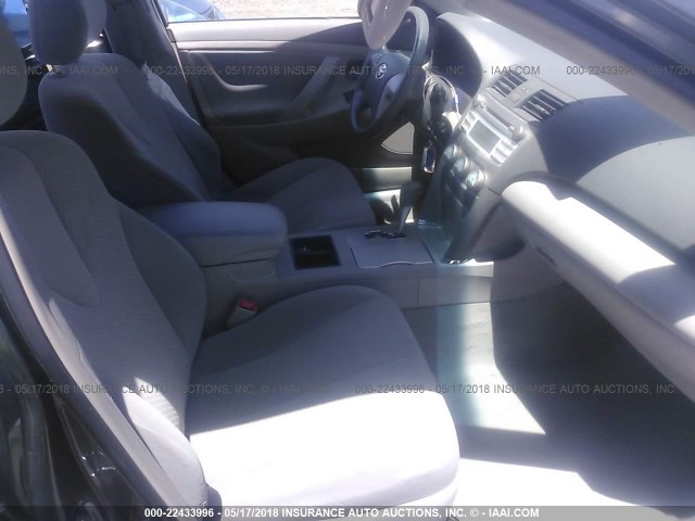 4T4BE46K78R041452 - 2008 TOYOTA CAMRY CE/LE/XLE/SE GRAY photo 5