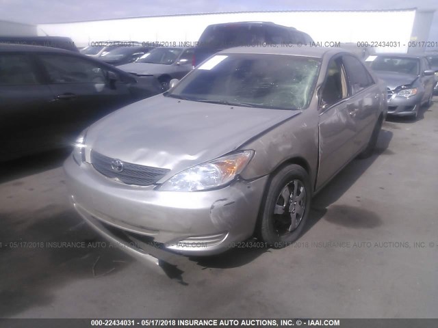 4T1BE32K34U934559 - 2004 TOYOTA CAMRY LE/XLE/SE ოქროსფერი ფოტო 2