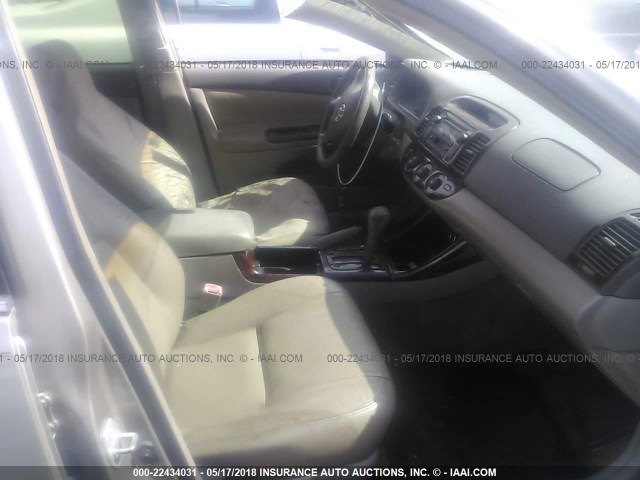 4T1BE32K34U934559 - 2004 TOYOTA CAMRY LE/XLE/SE ოქროსფერი ფოტო 5