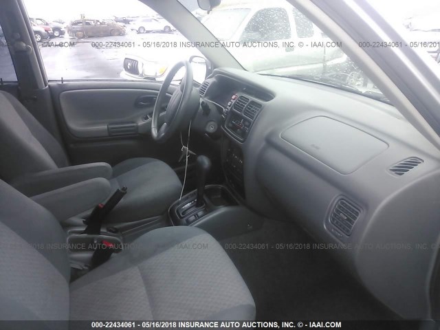 2CNBE13C036901169 - 2003 CHEVROLET TRACKER SILVER photo 5