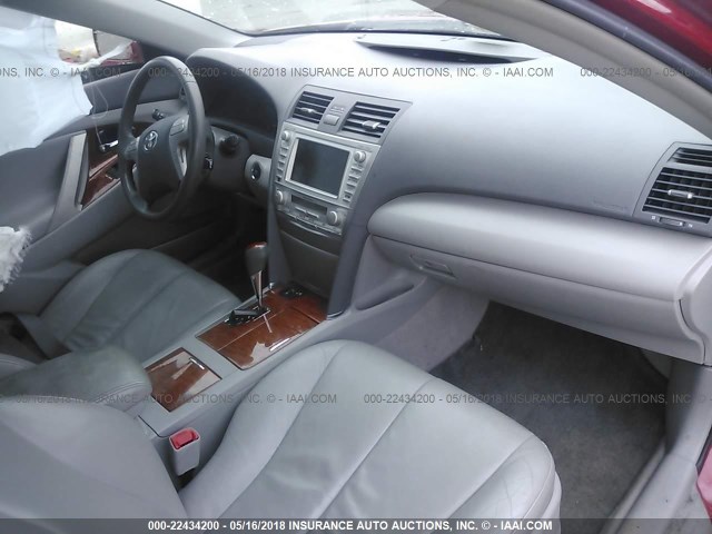 4T1BK3EK0BU124968 - 2011 TOYOTA CAMRY SE/LE/XLE 红色 照片 5