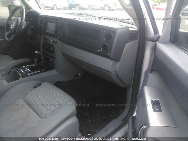1J8HG48K66C134622 - 2006 JEEP COMMANDER GRAY photo 5
