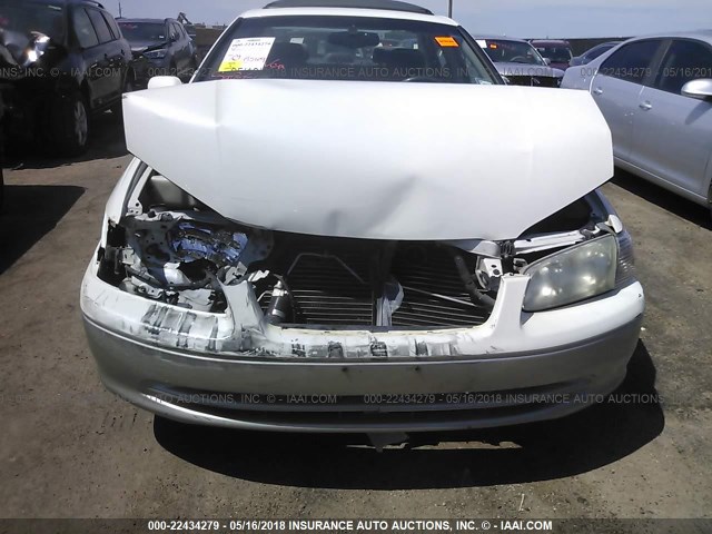 JT2BG22K410575646 - 2001 TOYOTA CAMRY CE/LE/XLE 白色 照片 6