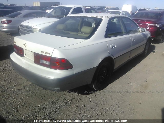 JT8BF28G5W5016337 - 1998 LEXUS ES 300 WHITE photo 4