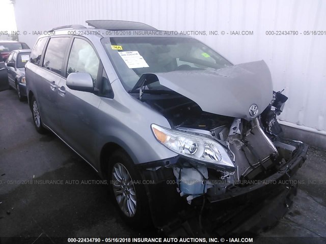 5TDYK3DC3FS561639 - 2015 TOYOTA SIENNA XLE/LIMITED SILVER photo 1