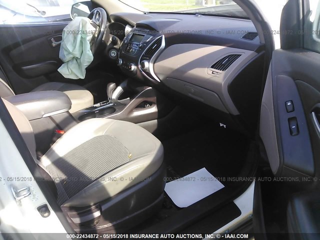 KM8JU3AC5BU256810 - 2011 HYUNDAI TUCSON GLS/LIMITED თეთრი ფოტო 5