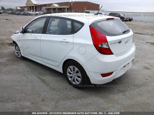 KMHCT5AE9GU258964 - 2016 HYUNDAI ACCENT SE WHITE photo 3