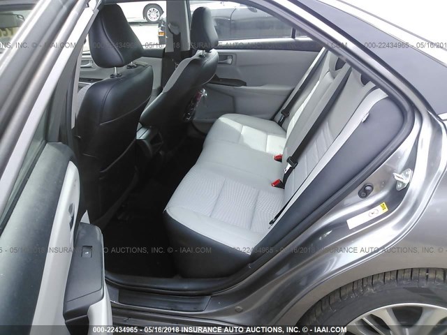 4T1BF1FKXFU112601 - 2015 TOYOTA CAMRY LE/XLE/SE/XSE ნაცრისფერი ფოტო 8