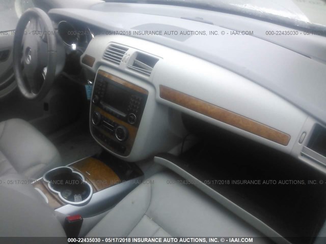 4JGCB56E08A072731 - 2008 MERCEDES-BENZ R 350 WHITE photo 5