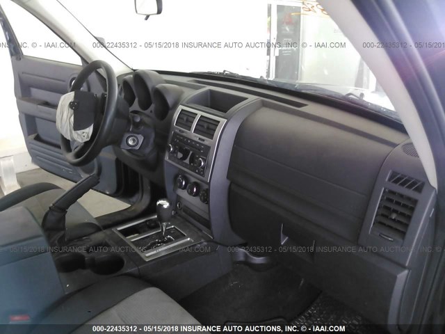 1D8GU28K29W530812 - 2009 DODGE NITRO SE BLACK photo 5