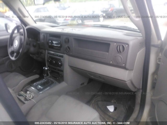 1J8HG48P67C528358 - 2007 JEEP COMMANDER GOLD photo 5