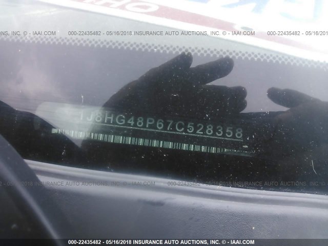 1J8HG48P67C528358 - 2007 JEEP COMMANDER GOLD photo 9