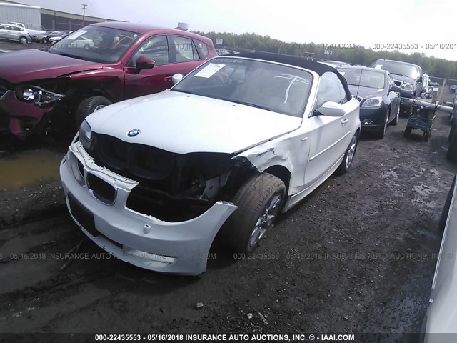 WBAUN13548VH79739 - 2008 BMW 128 I WHITE photo 2