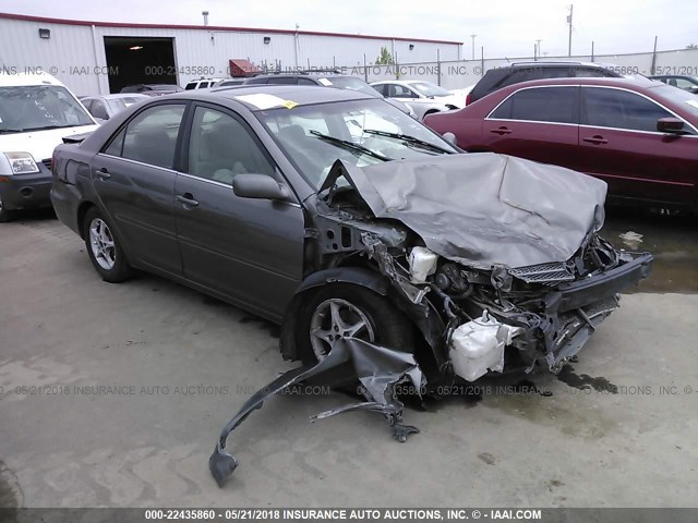 4T1BE32K33U683282 - 2003 TOYOTA CAMRY LE/XLE/SE ნაცრისფერი ფოტო 1