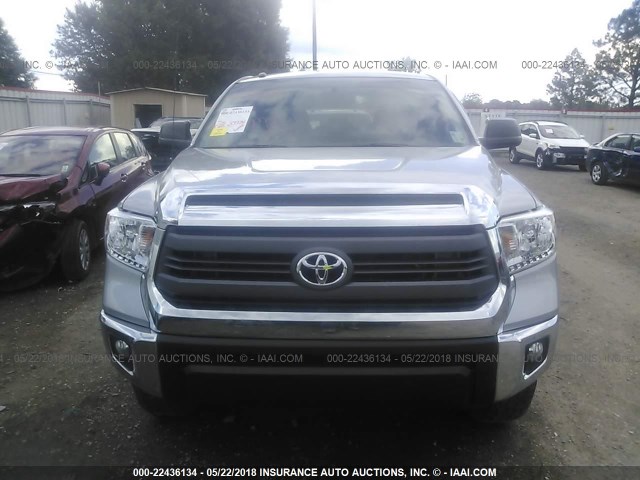 5TFEM5F13EX072252 - 2014 TOYOTA TUNDRA CREWMAX SR5 SILVER photo 6