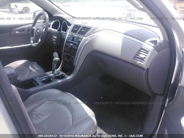 1GNLRGED7AS124321 - 2010 CHEVROLET TRAVERSE LT SILVER photo 5