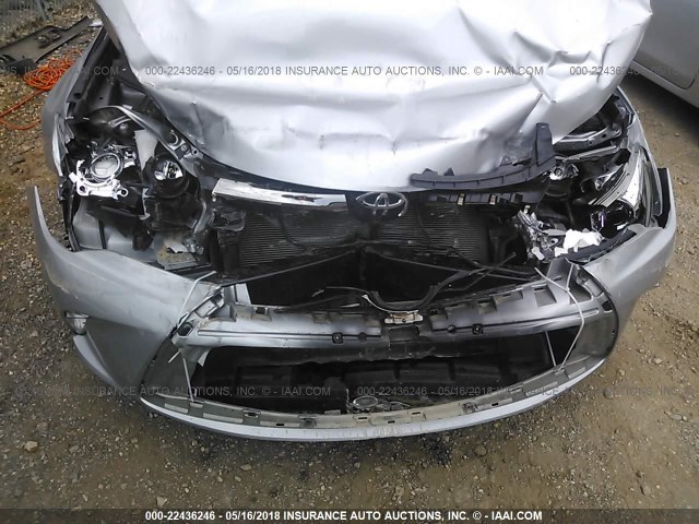 4T1BF1FK6HU379074 - 2017 TOYOTA CAMRY LE/XLE/SE/XSE ვერცხლისფერი ფოტო 10