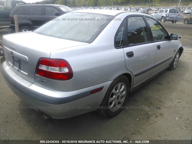 YV1VS29552F828811 - 2002 VOLVO S40 1.9T SILVER photo 4