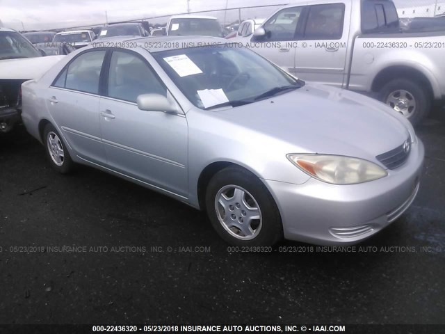4T1BF32K22U526788 - 2002 TOYOTA CAMRY LE/XLE/SE ვერცხლისფერი ფოტო 1