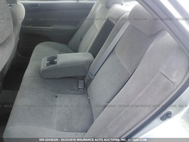 4T1BF32K22U526788 - 2002 TOYOTA CAMRY LE/XLE/SE ვერცხლისფერი ფოტო 8