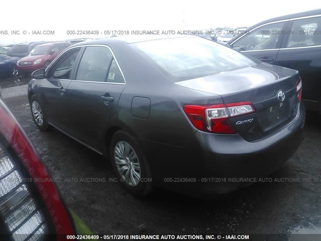 4T4BF1FK0ER393943 - 2014 TOYOTA CAMRY L/SE/LE/XLE 灰色 照片 3