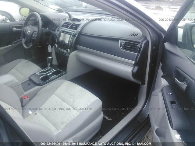 4T4BF1FK0ER393943 - 2014 TOYOTA CAMRY L/SE/LE/XLE 灰色 照片 5