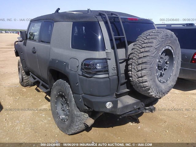 JTEBU11F070014265 - 2007 TOYOTA FJ CRUISER GRAY photo 3