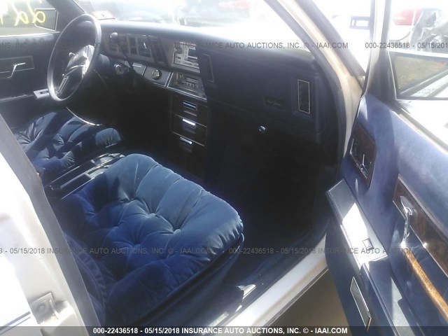 1C3BT56G0FC166189 - 1985 CHRYSLER NEW YORKER 白色 照片 5