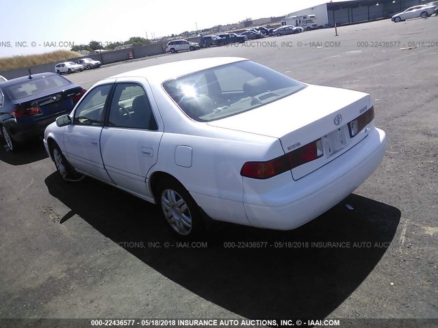 JT2BF22K9Y0250326 - 2000 TOYOTA CAMRY CE/LE/XLE WHITE photo 3
