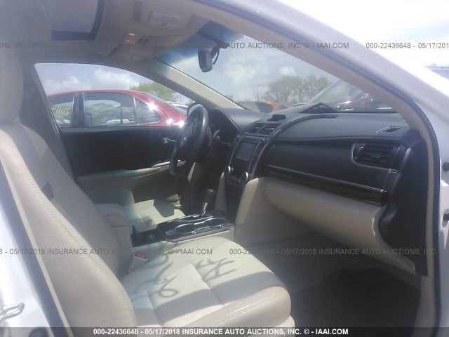 4T1BF1FK0EU870851 - 2014 TOYOTA CAMRY L/SE/LE/XLE 白色 照片 5
