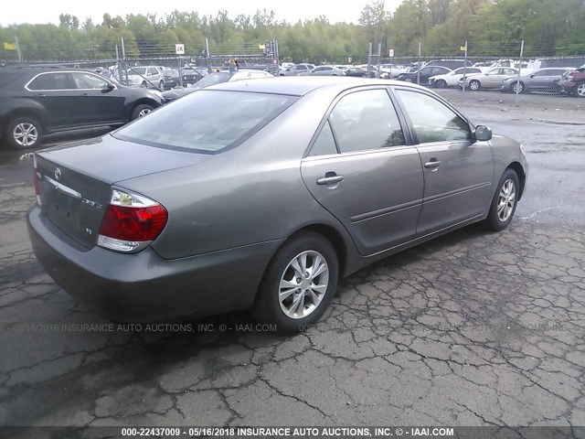 4T1BF32K56U626115 - 2006 TOYOTA CAMRY LE/XLE/SE ნაცრისფერი ფოტო 4