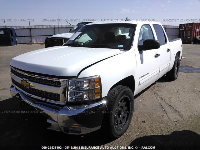 1GCPKSE78CF196801 - 2012 CHEVROLET SILVERADO K1500 LT WHITE photo 2