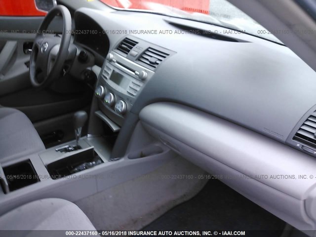 4T4BF3EK7BR179525 - 2011 TOYOTA CAMRY SE/LE/XLE 银色 照片 5