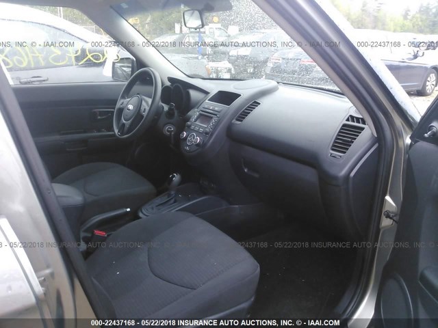 KNDJT2A50D7497811 - 2013 KIA SOUL GRAY photo 5