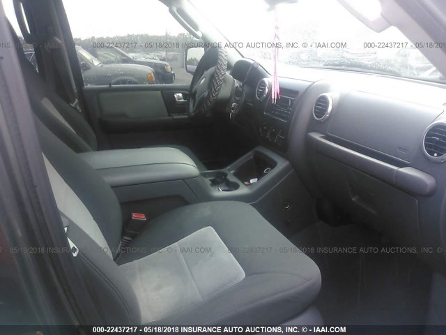 1FMRU15W13LC34709 - 2003 FORD EXPEDITION XLT GRAY photo 5