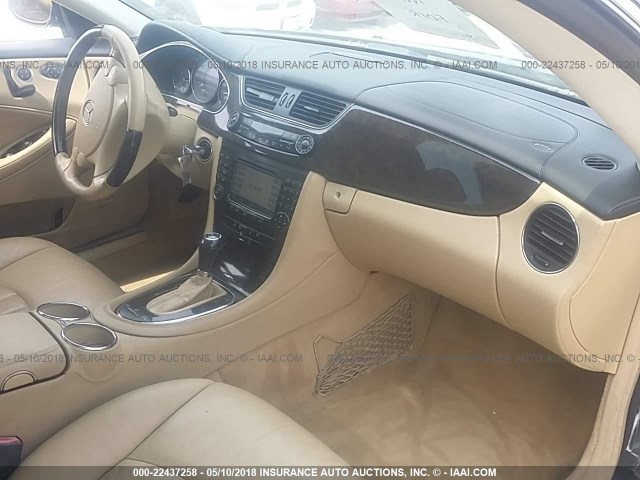 WDDDJ75X16A032638 - 2006 MERCEDES-BENZ CLS 500C BLUE photo 5