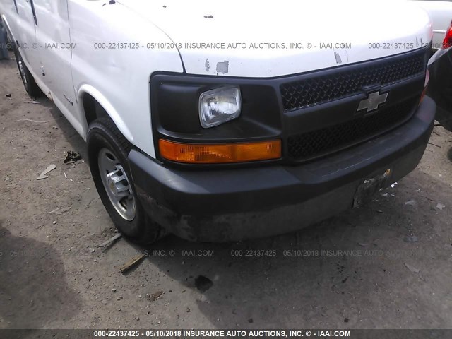 1GCHG35UX51115525 - 2005 CHEVROLET EXPRESS G3500  WHITE photo 6