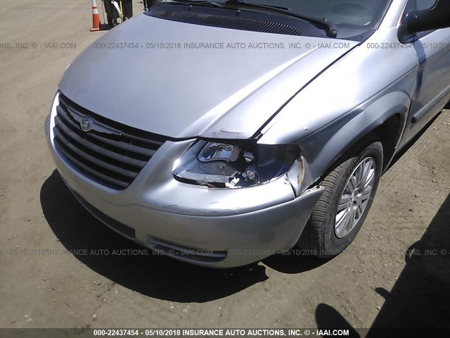 1A4GP45R56B746539 - 2006 CHRYSLER TOWN & COUNTRY  SILVER photo 6