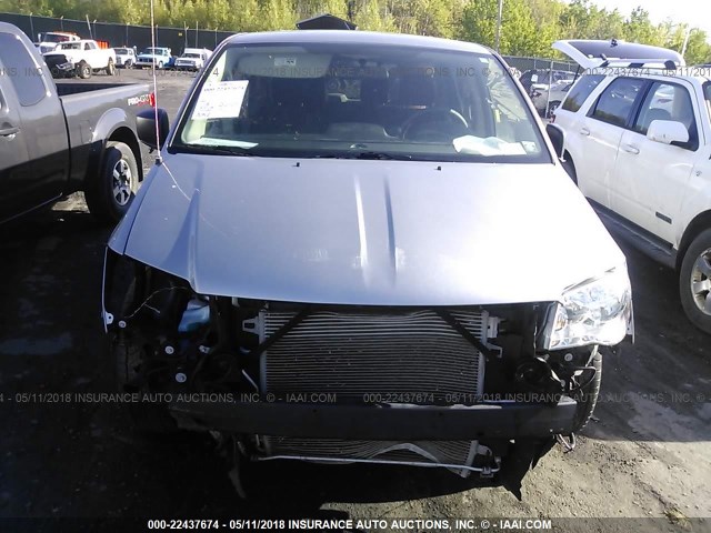 2C4RDGBG4HR751456 - 2017 DODGE GRAND CARAVAN SE SILVER photo 6