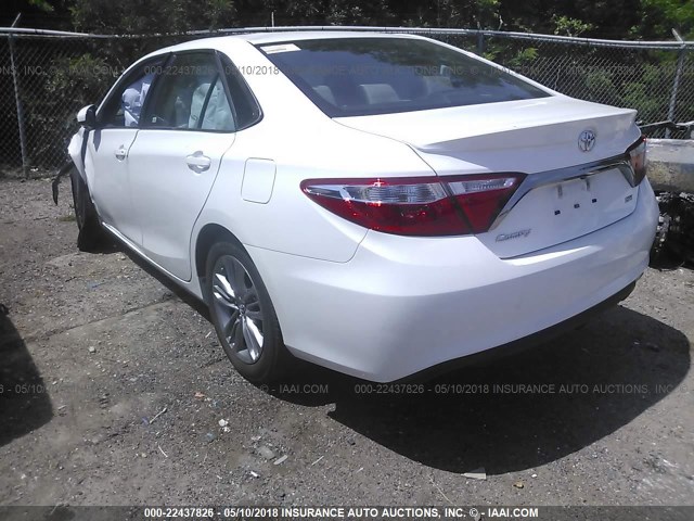 4T1BF1FK8HU751868 - 2017 TOYOTA CAMRY LE/XLE/SE/XSE Blanc photo 3