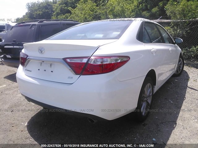 4T1BF1FK8HU751868 - 2017 TOYOTA CAMRY LE/XLE/SE/XSE Blanc photo 4