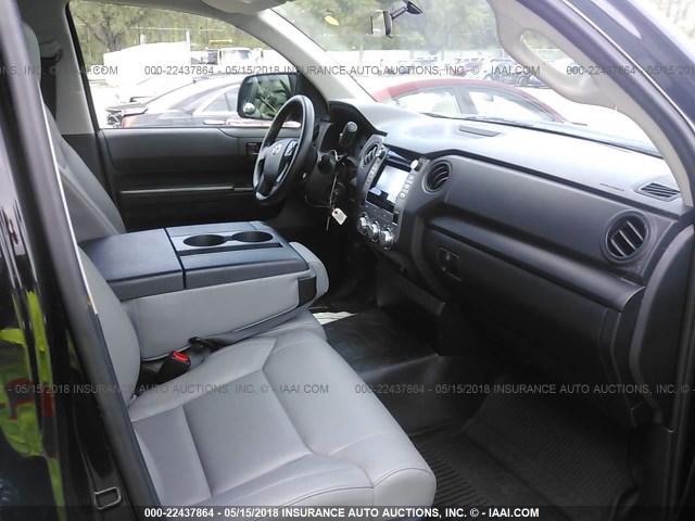 5TFRM5F14HX112229 - 2017 TOYOTA TUNDRA DOUBLE CAB SR/SR5 BLACK photo 5