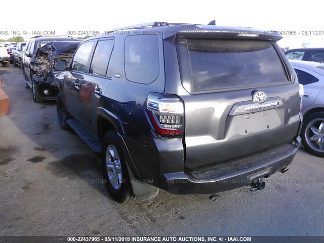 JTEBU5JR4G5324875 - 2016 TOYOTA 4RUNNER SR5 PREM/LTDL/TRAIL/TRD GRAY photo 3