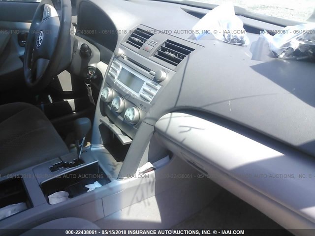 4T1BE46K39U882552 - 2009 TOYOTA CAMRY SE/LE/XLE GRAY photo 5