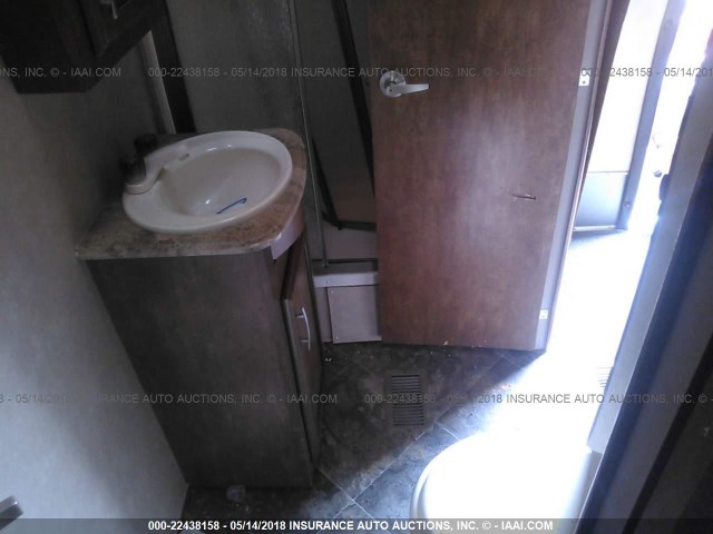 4X4TSHD29HC003274 - 2017 FOREST RIVER SHOCKWAVE  灰色 照片 8